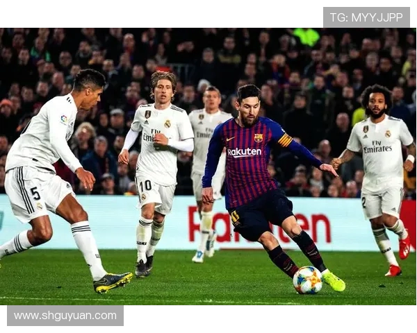 北京国安迎战巴塞罗那队展现中西足球文化的激情碰撞